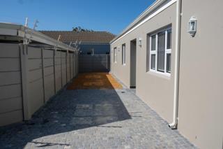4 Bedroom Property for Sale in Grassy Park Western Cape